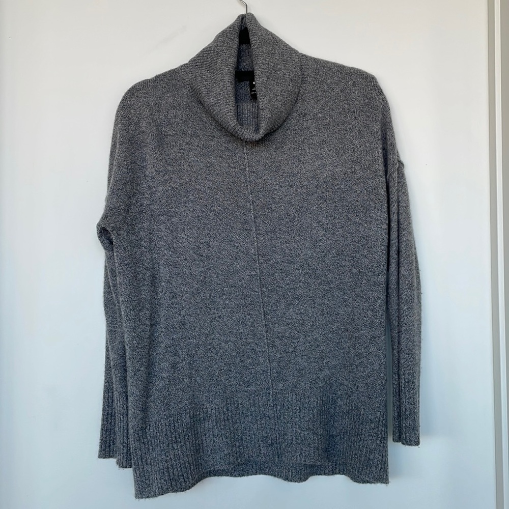 AQUA CASHMERE GRAY TURTLENECK SWEATER